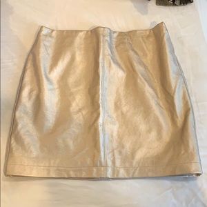 hollister champagne colored mini skirt